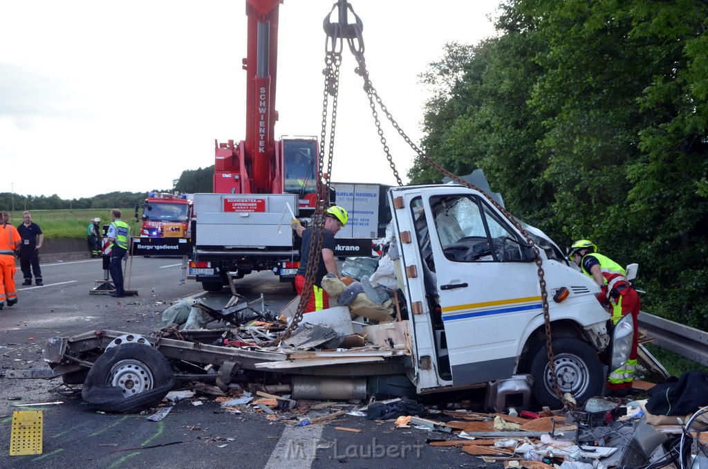 Schwerer VU A 1 Rich Koeln hinter AS Burscheid P678.JPG - Miklos Laubert